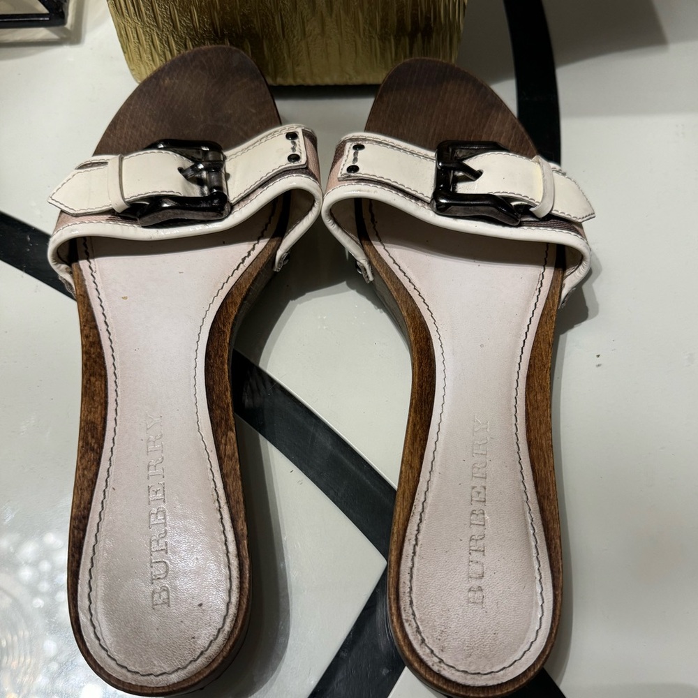 Burberry White and Brown Sandals with Metal Buckle